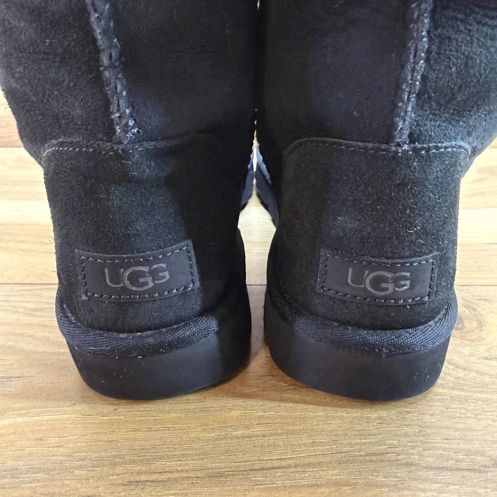 UGG Classic Tall II Black Suede Boots Womens 9 Shearling Fur Cozy Cottagecore